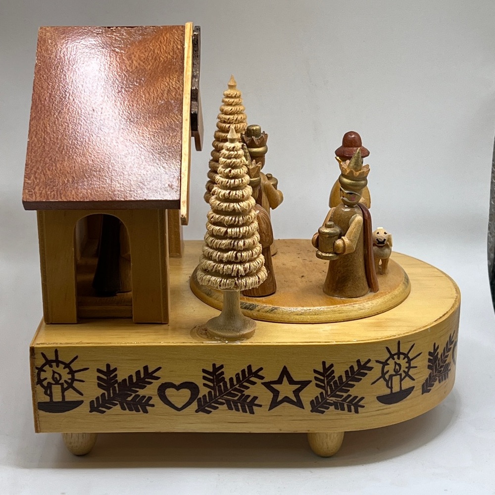 Erzgebirge Expertic Wooden Nativity Music Box - Picture 7 of 8